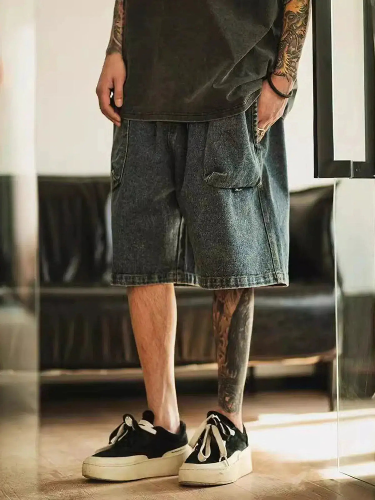 Men's Washed Relaxed Fit Cotton Stretch Denim Shorts, gray with cargo pockets