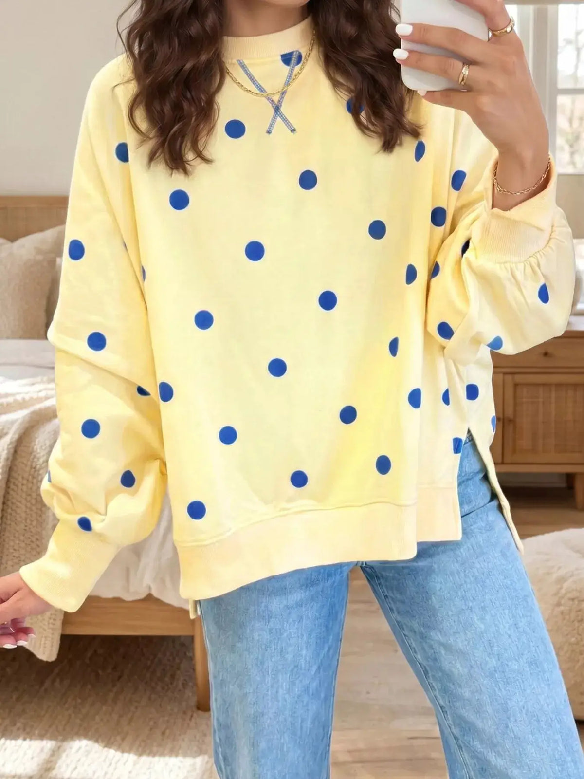 Side slit oversized pale yellow sweatshirt with blue polka dots