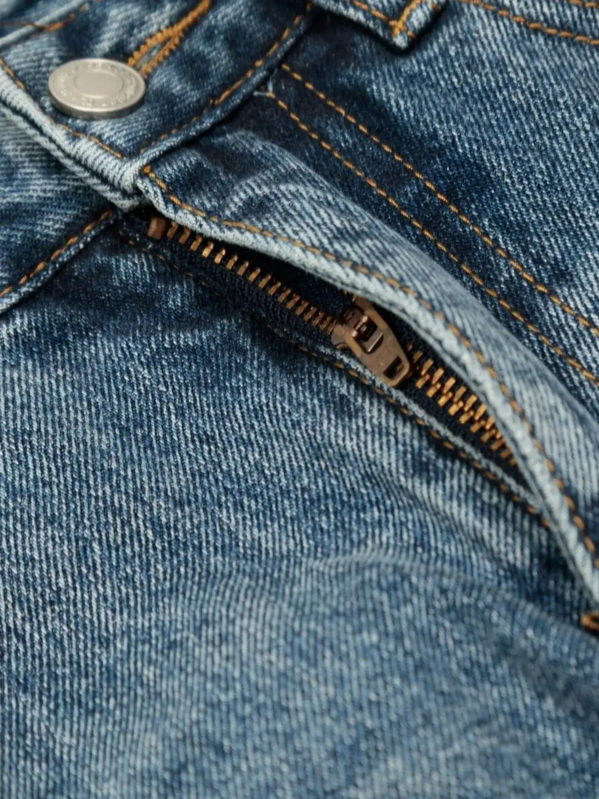 Men's washed wide-leg denim shorts with cotton stretch, relaxed fit in blue