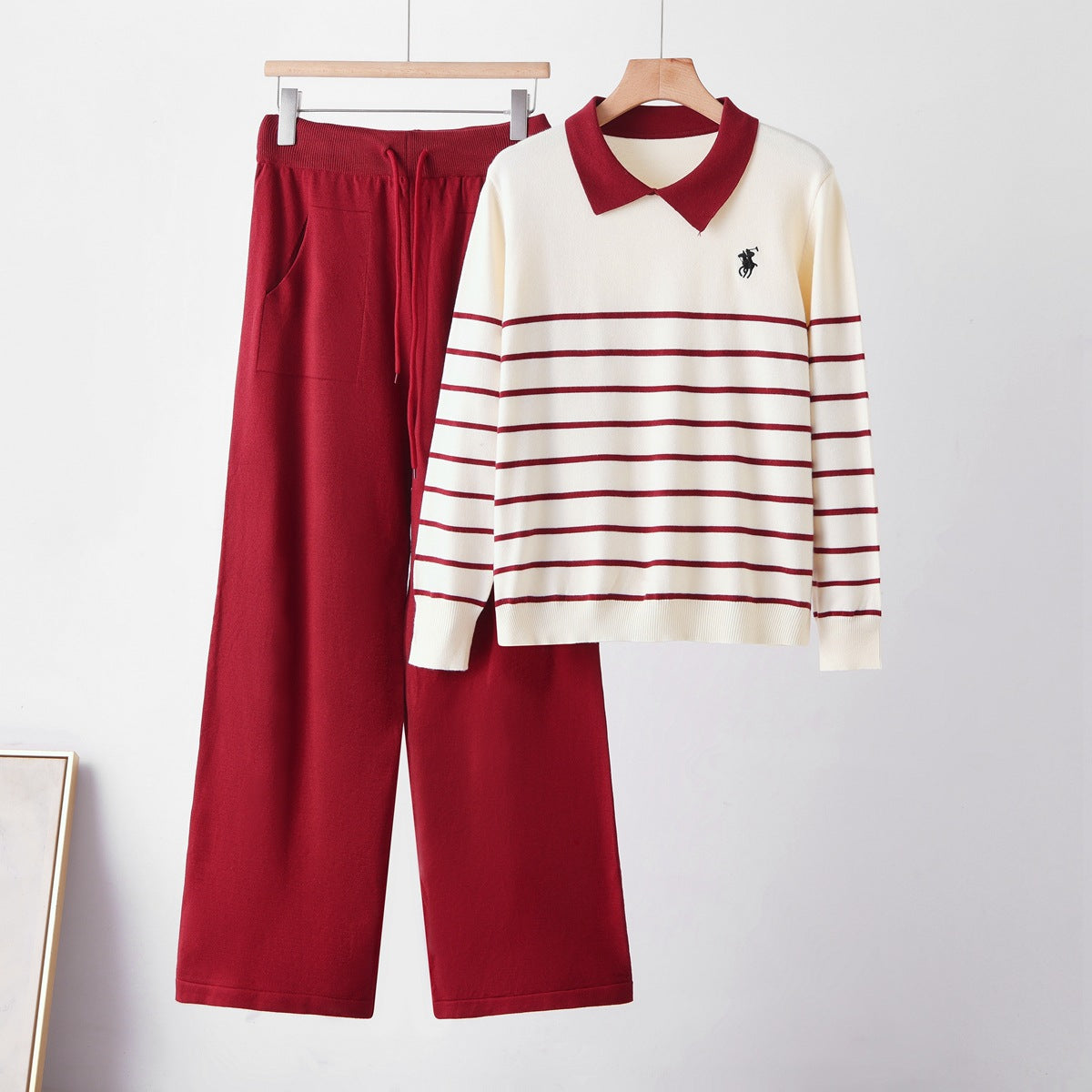 Ensemble en maille rayée à col rabattu élégant, pantalon ample à jambes larges pour femme