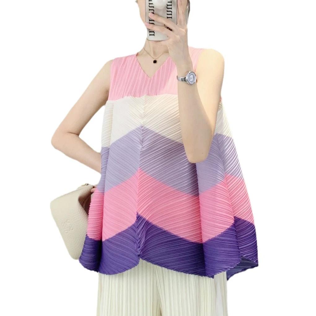V-neck color blocked loose pleated top with youthful and stylish style, versatile sleeveless T-shirt for women by eprolo