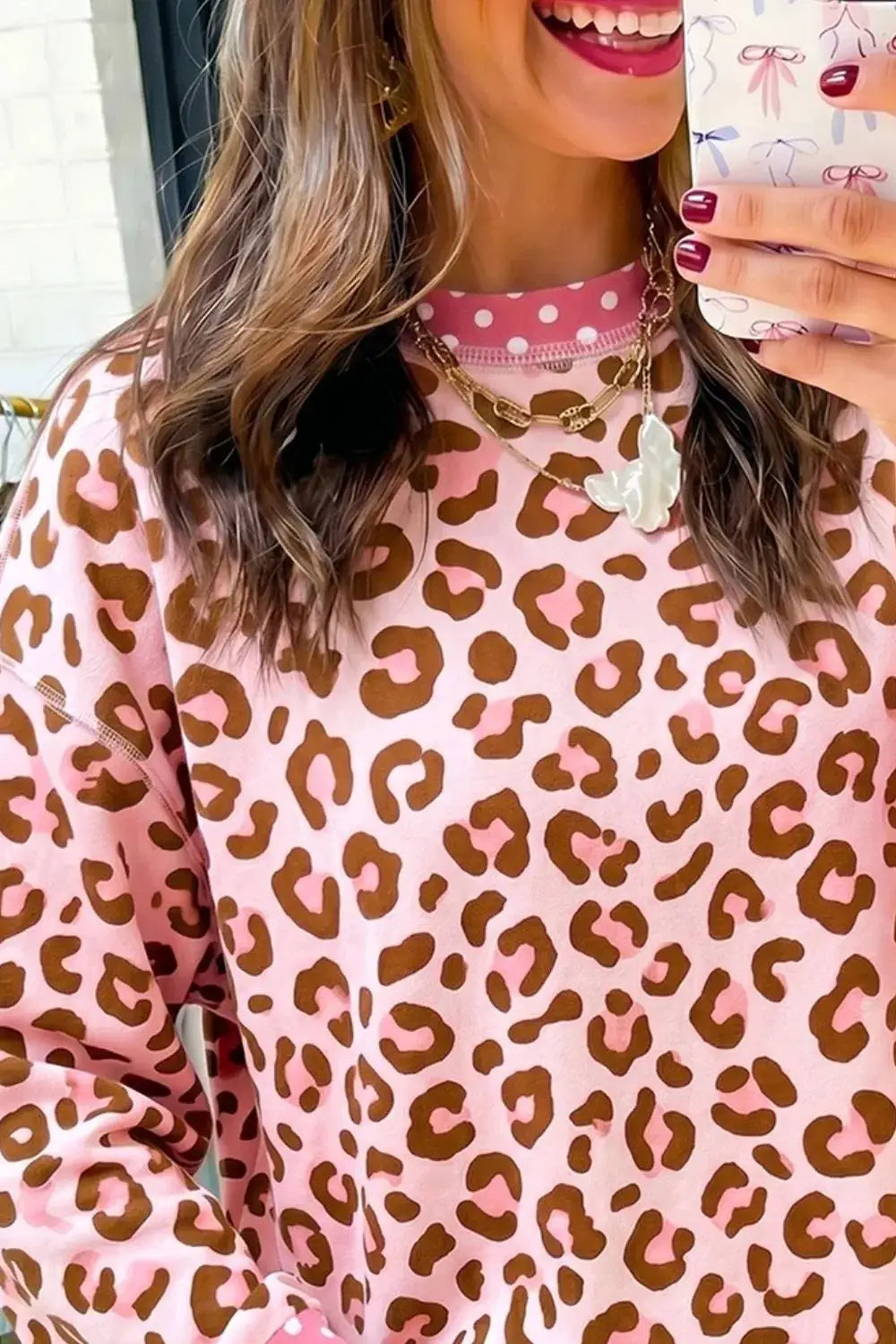 Polka dot contrast trim leopard round-neck sweatshirt in pink with brown leopard print