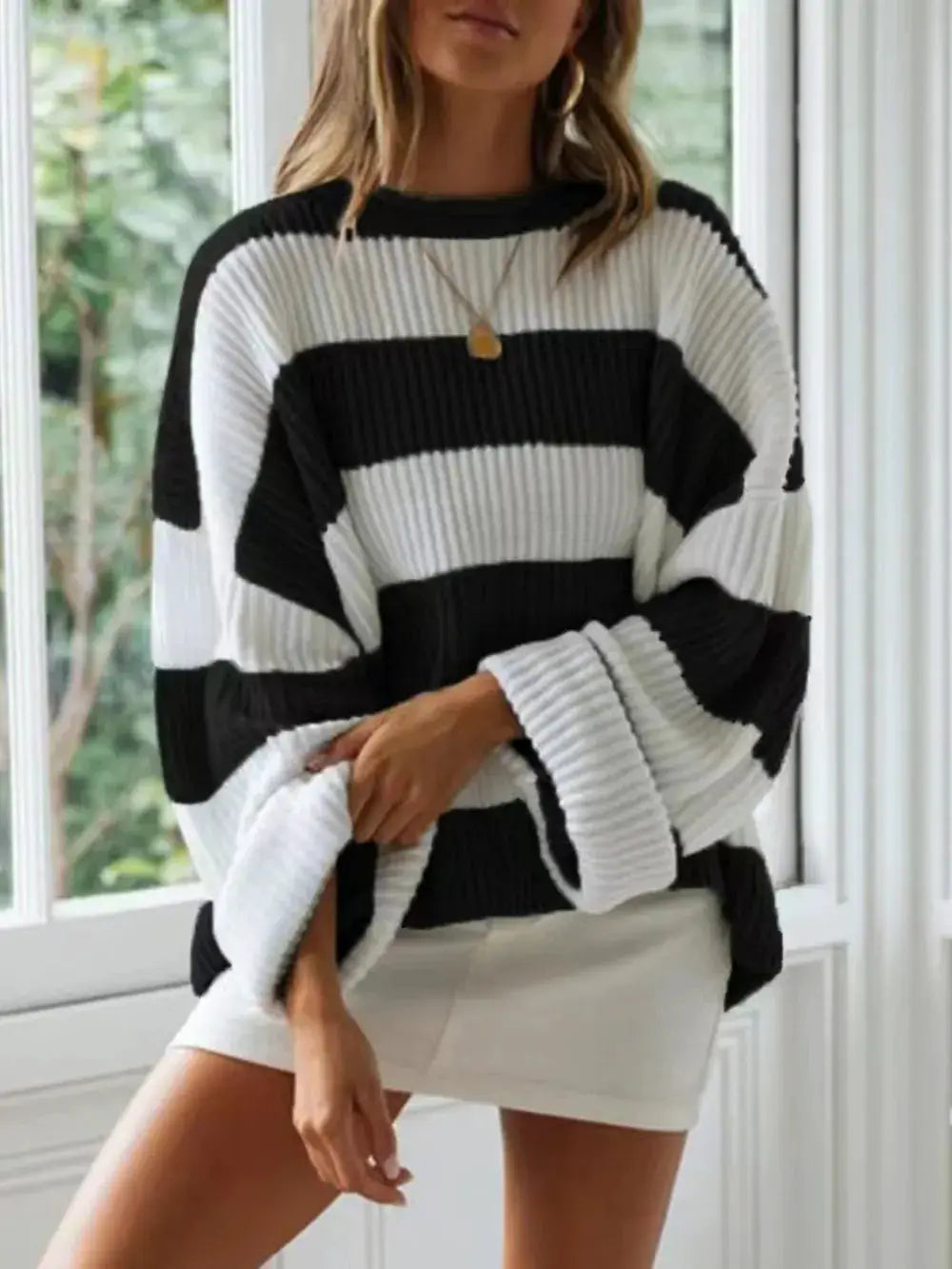Essential round-neck long-sleeve striped sweater, black and white, soft-stretch, oversized fit