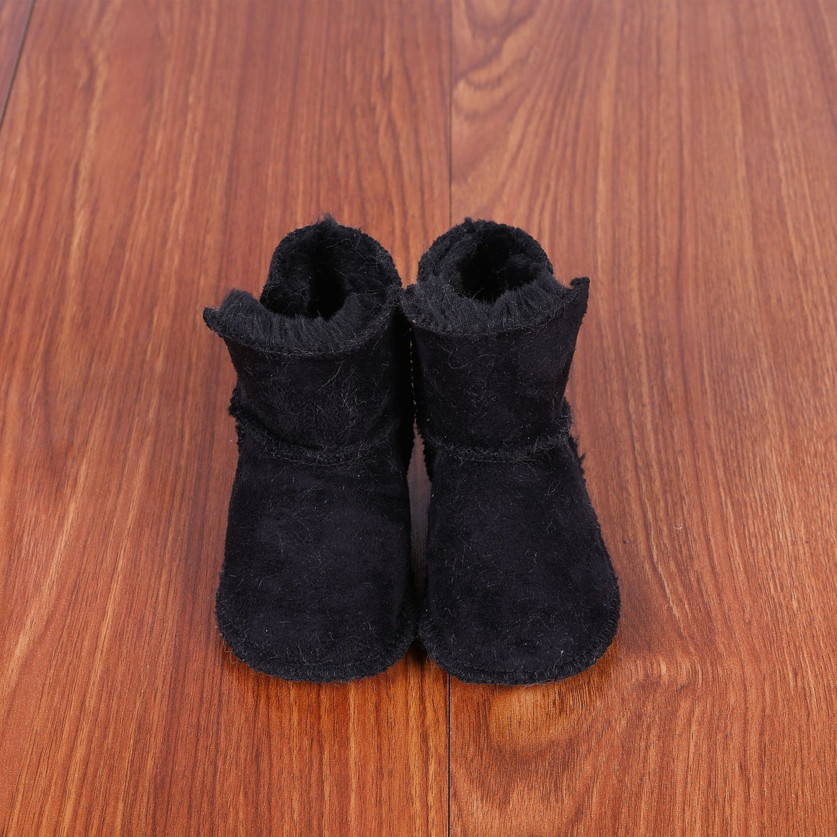 Nouvelles chaussures de bébé antidérapantes à fond souple et fourrure intégrée
