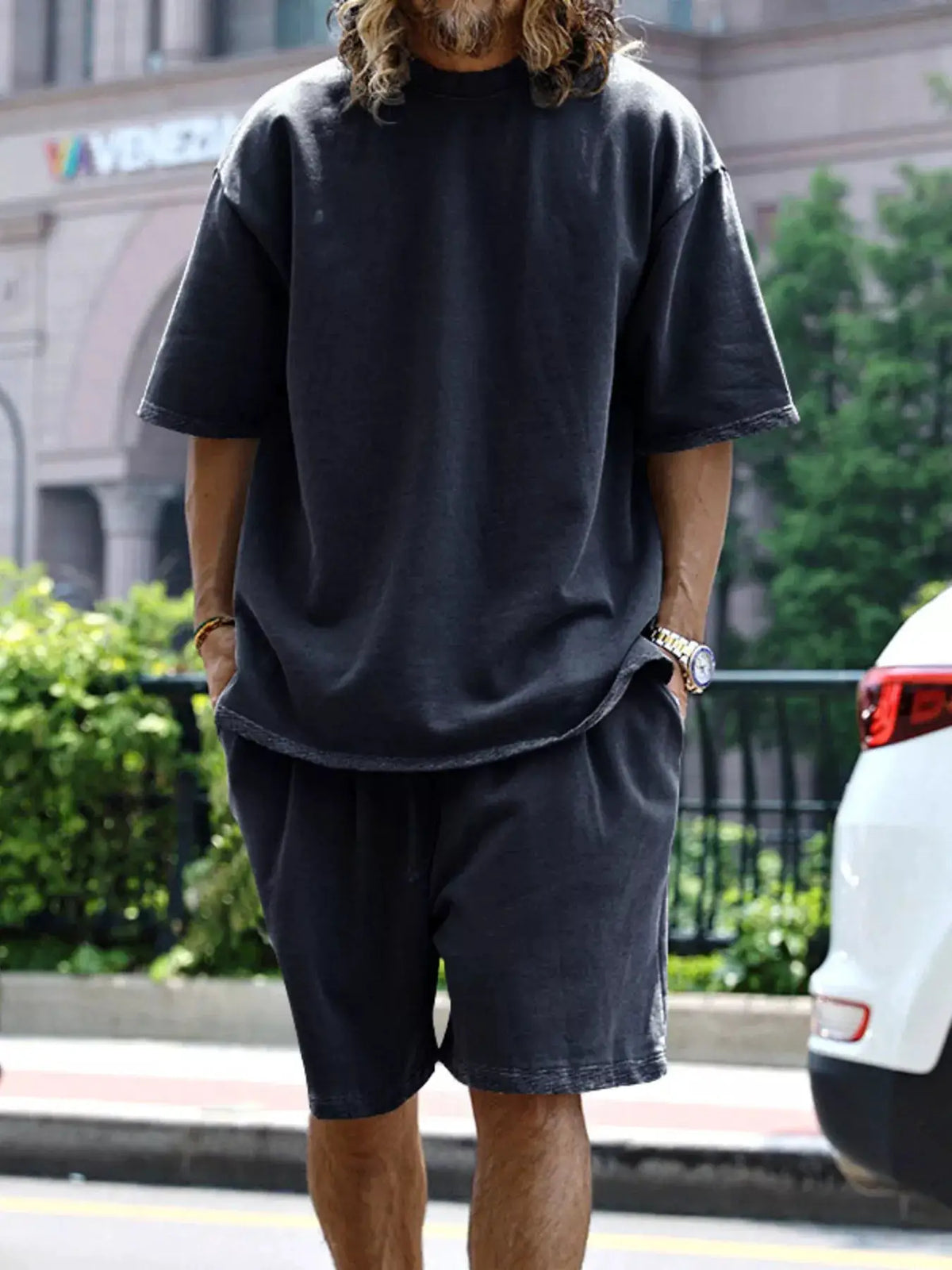 Men's full-size relaxed-fit T-shirt and shorts set with pockets in black
