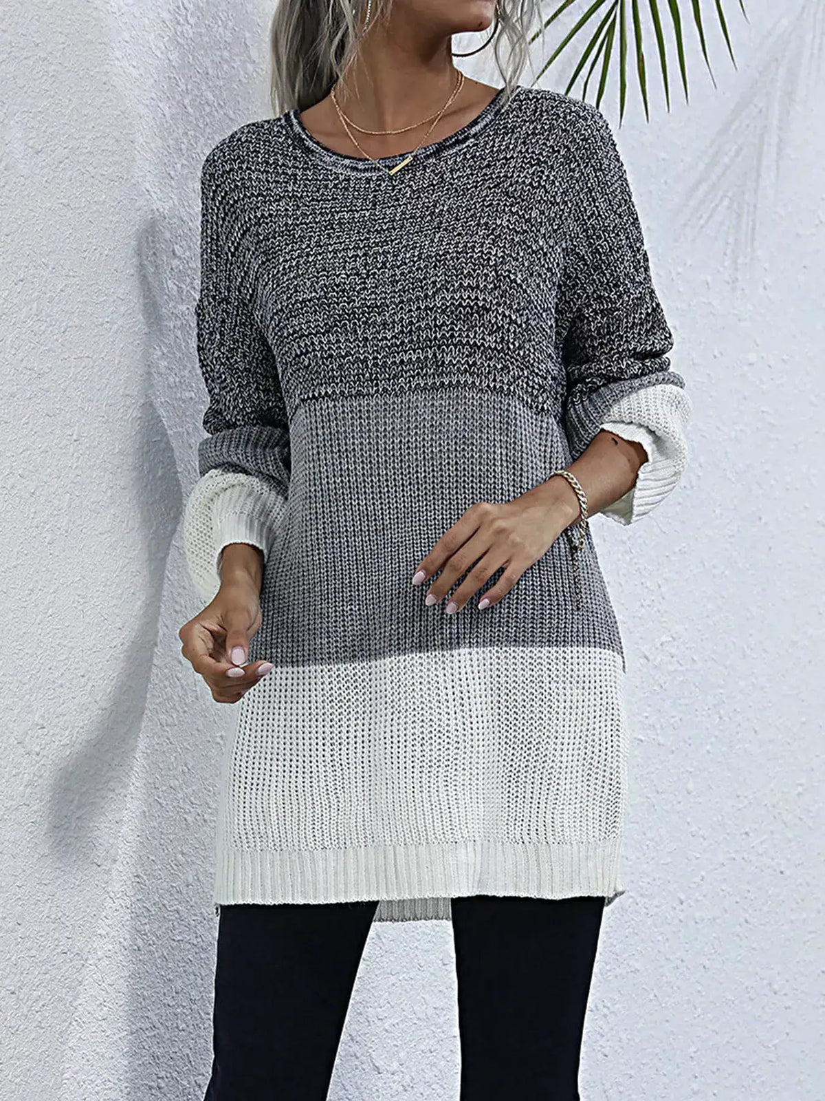 Color-block oversized sweater in gray gradient with a relaxed round-neck pullover