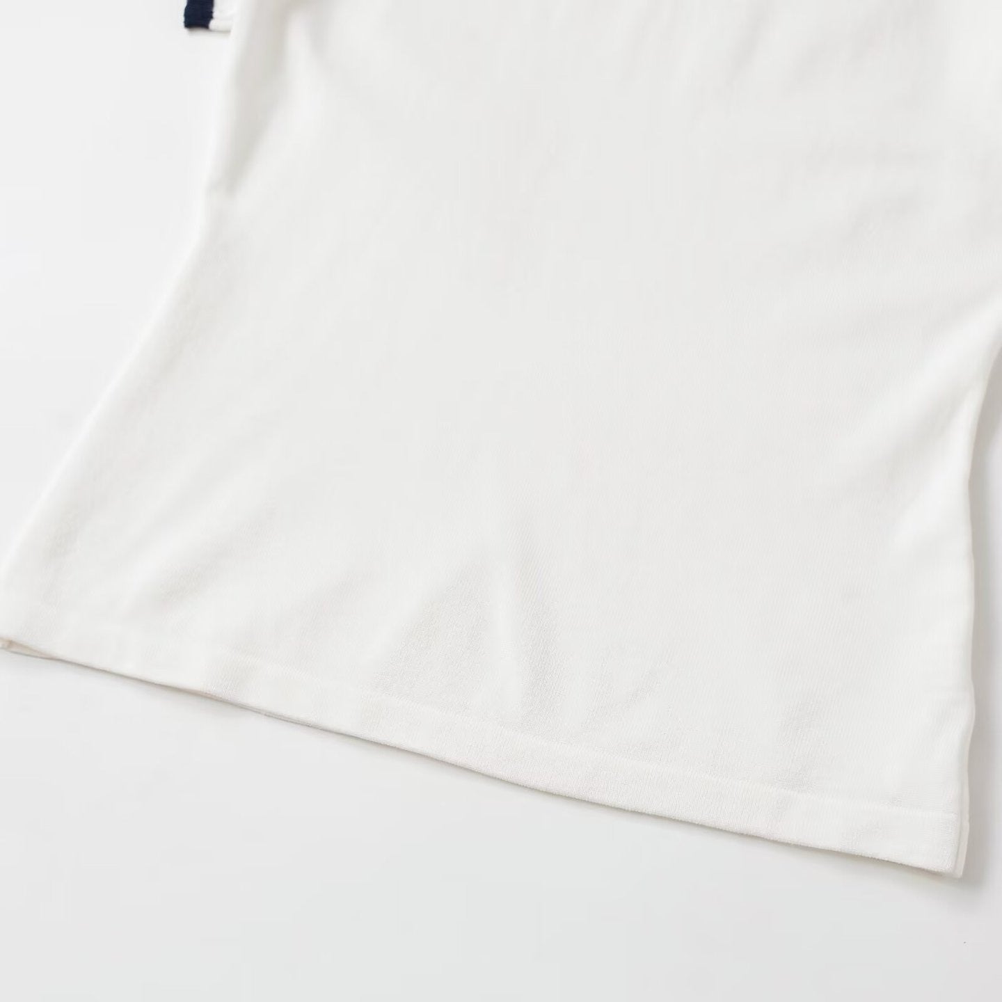 T-shirt col rond manches courtes contrasté