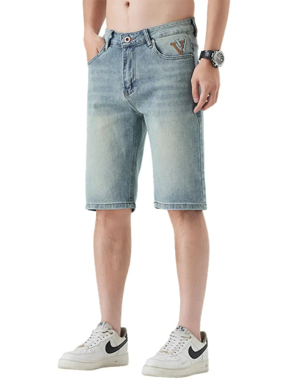 Men's casual stretch cotton denim shorts in light wash with large front pockets