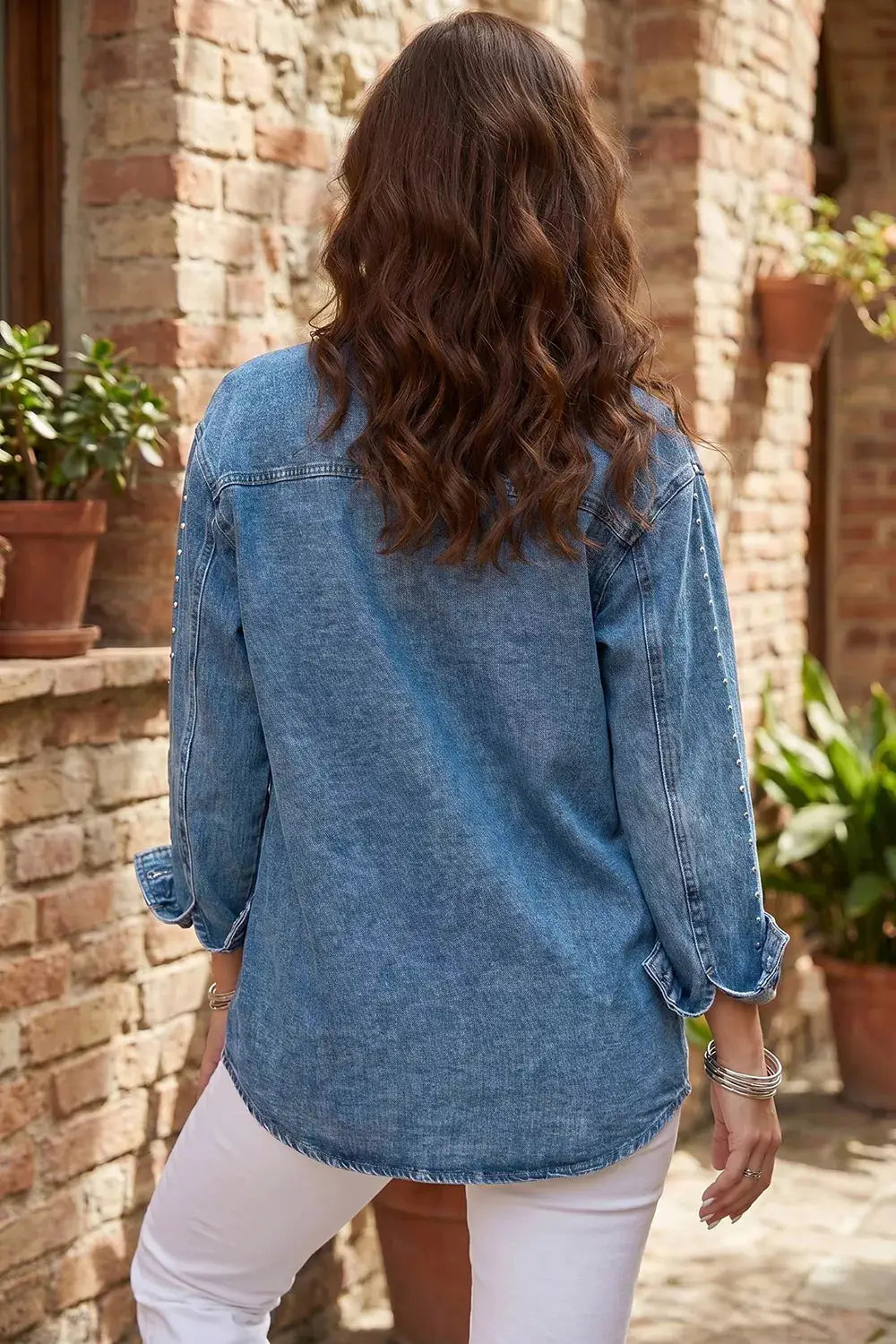 Blue denim jacket with rivet studs, long sleeves, regular fit