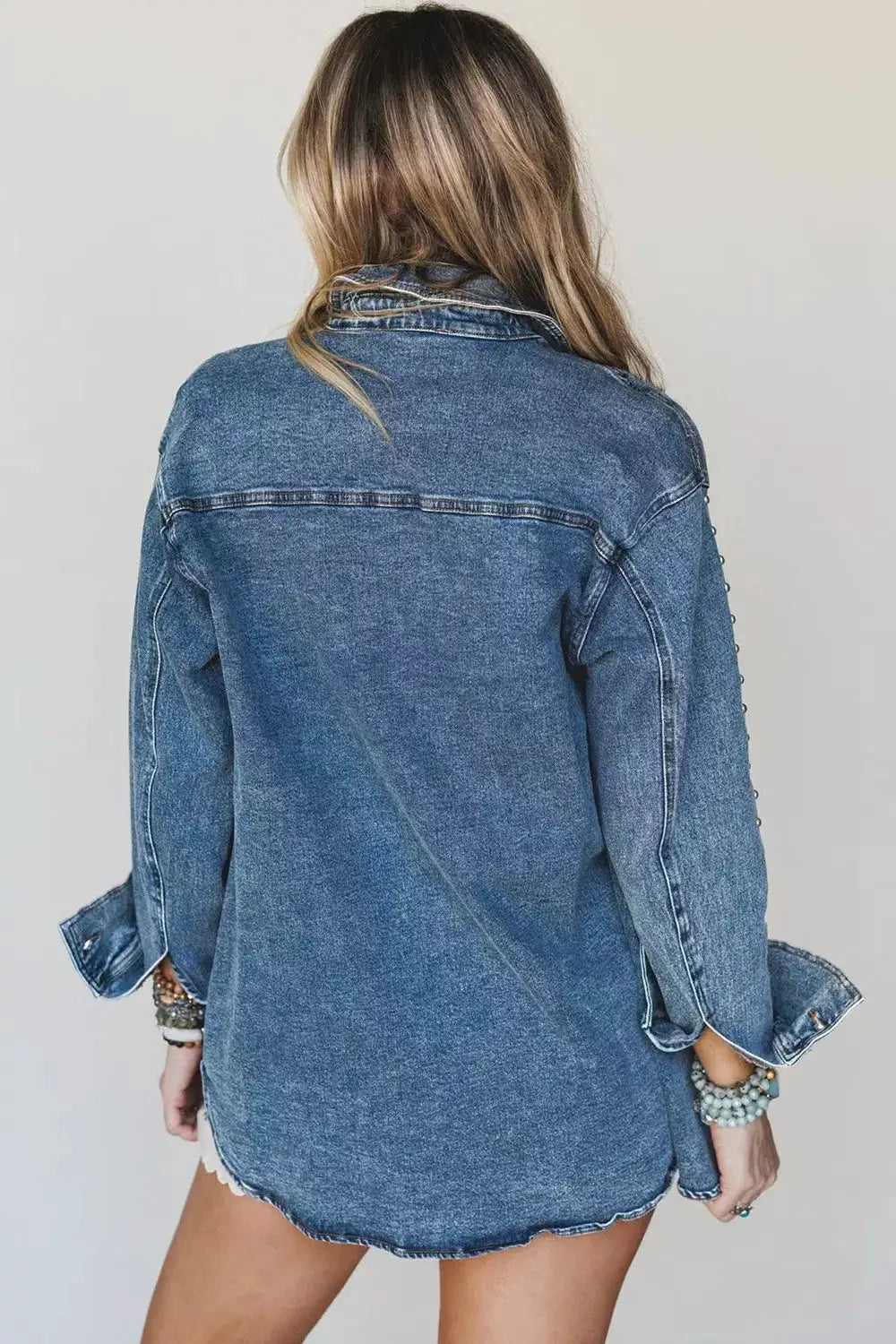 Western-style rivet-studded blue denim jacket, regular fit, long sleeves, cotton coat