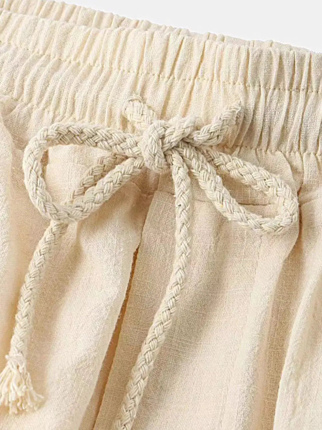 Beige men's shorts with elastic waist and braided drawstring, 100% cotton.