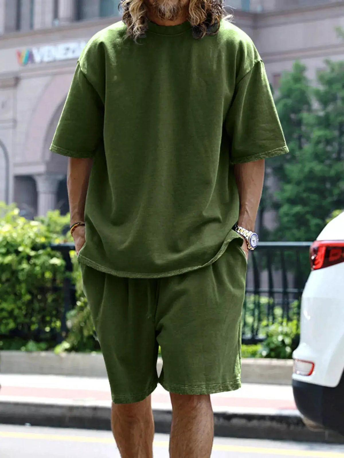 Men's full-size relaxed-fit T-shirt and shorts set with pockets in olive green