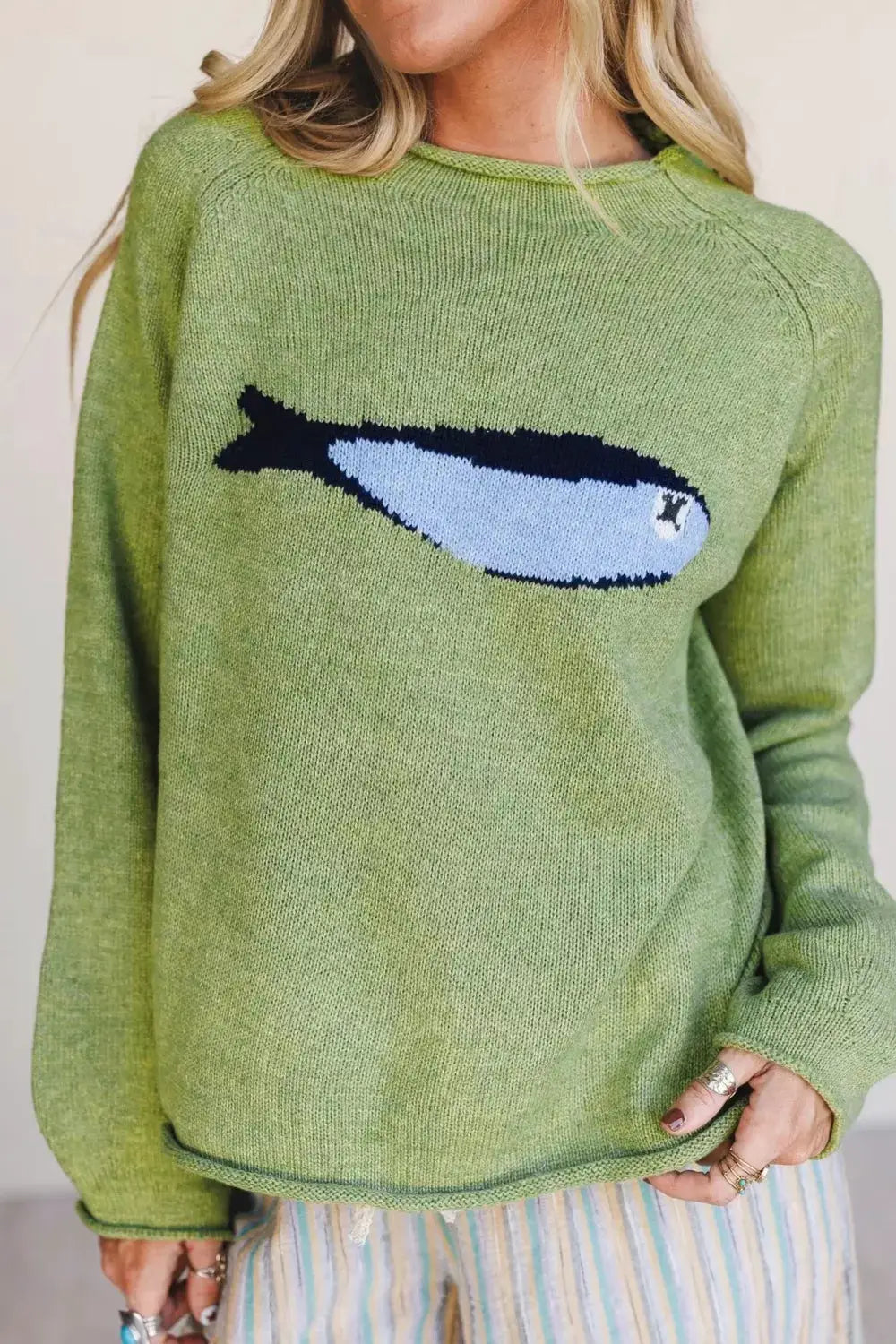 Fish graphic round-neck sweater in green knit with blue fish print by Trendsi.