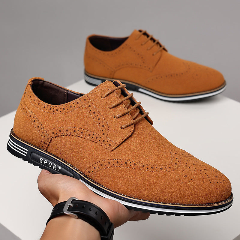 Zapatos masculinos de cuero tallado con suela blanca ancha y de moda