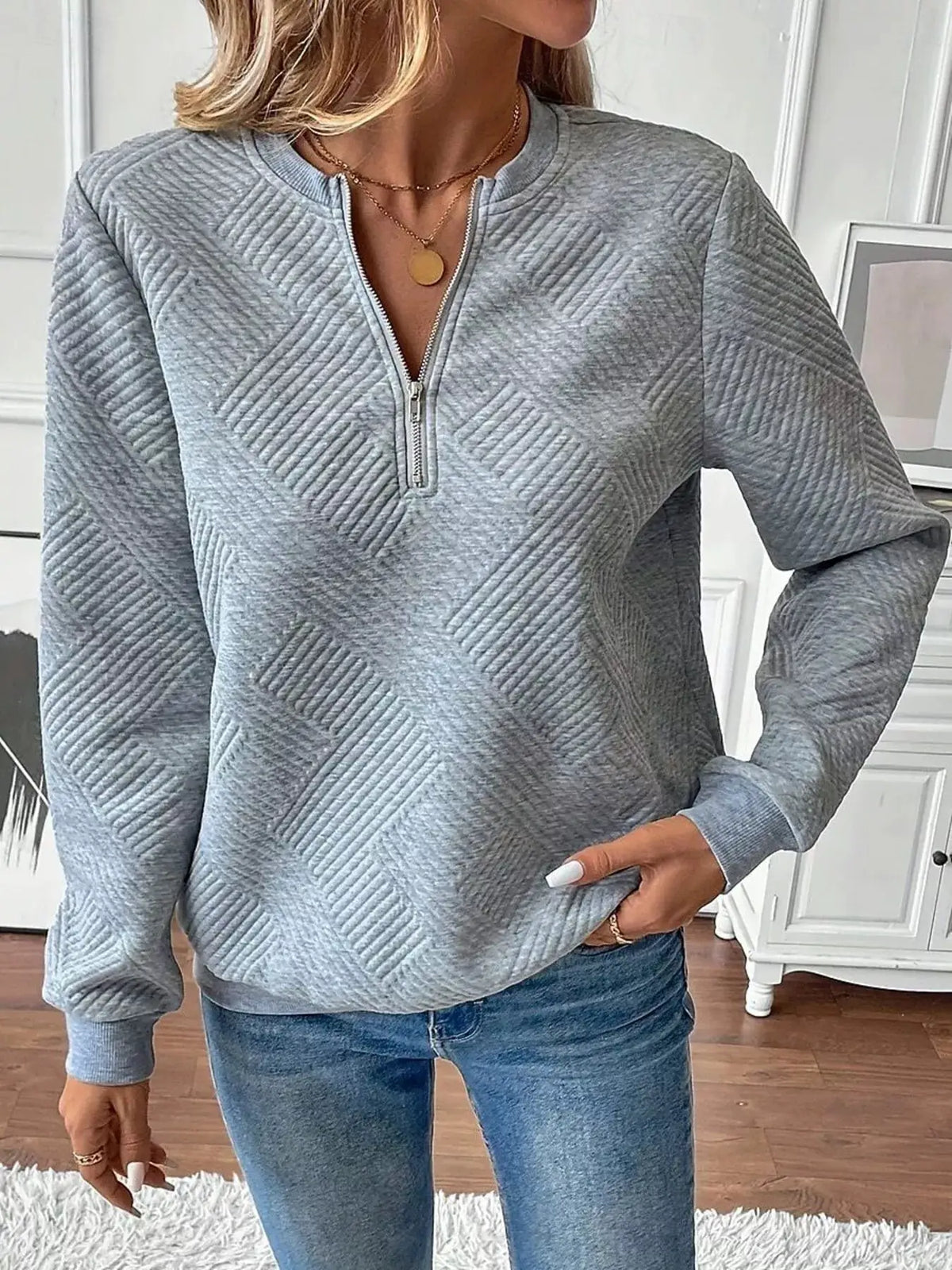 Textured quarter-zip sweatshirt, light grey chevron-quilted fabric