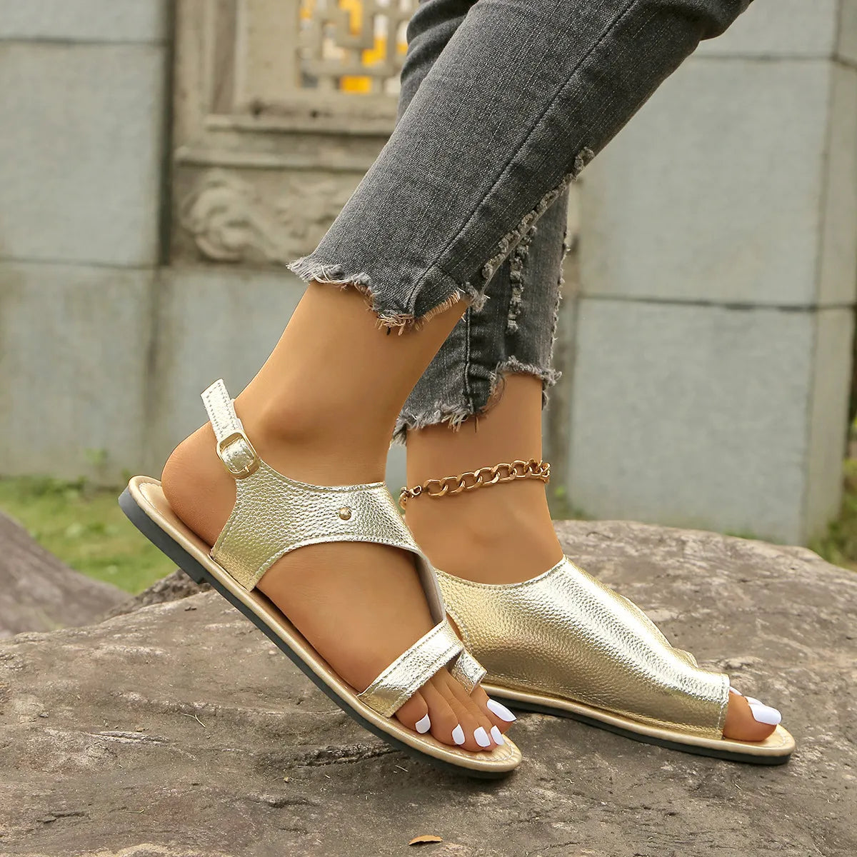 Toe Loop Flats Sandals metallic gold leather with ankle strap open-toe style