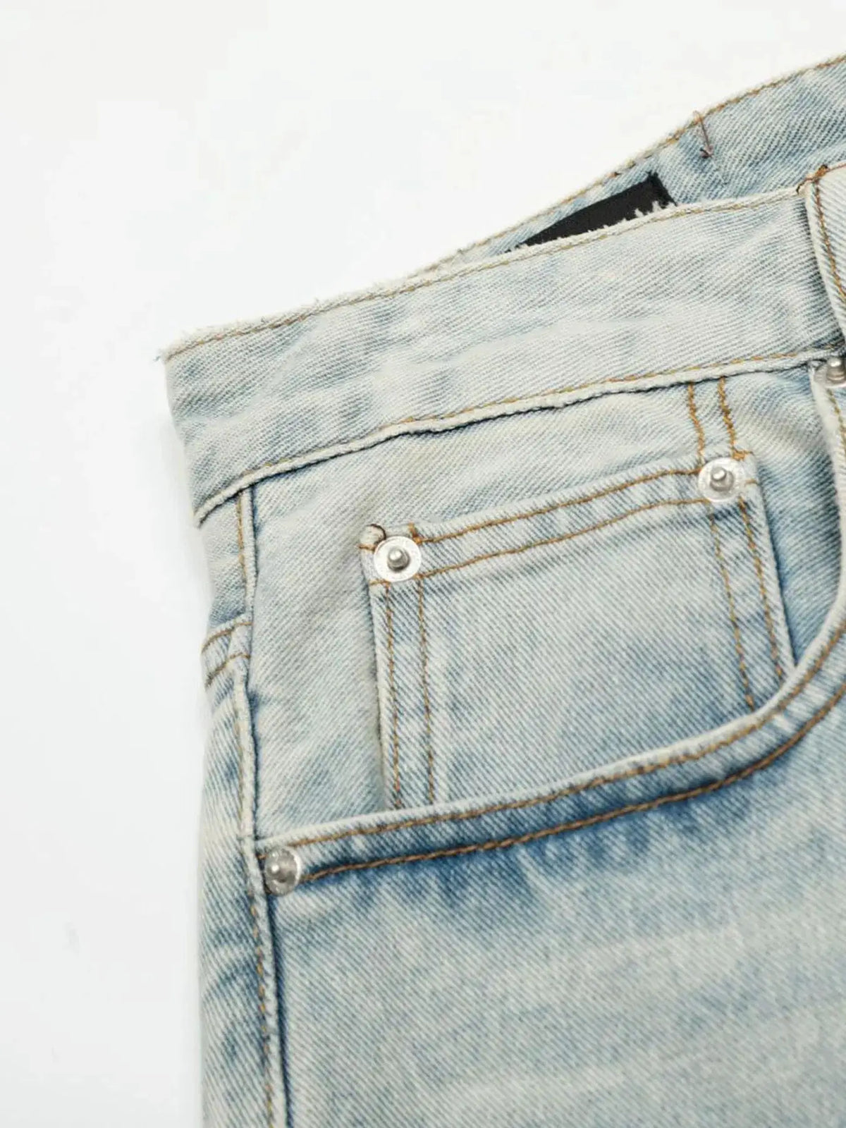 Men's wide-leg denim shorts, light wash, relaxed fit with front pockets and metal rivets