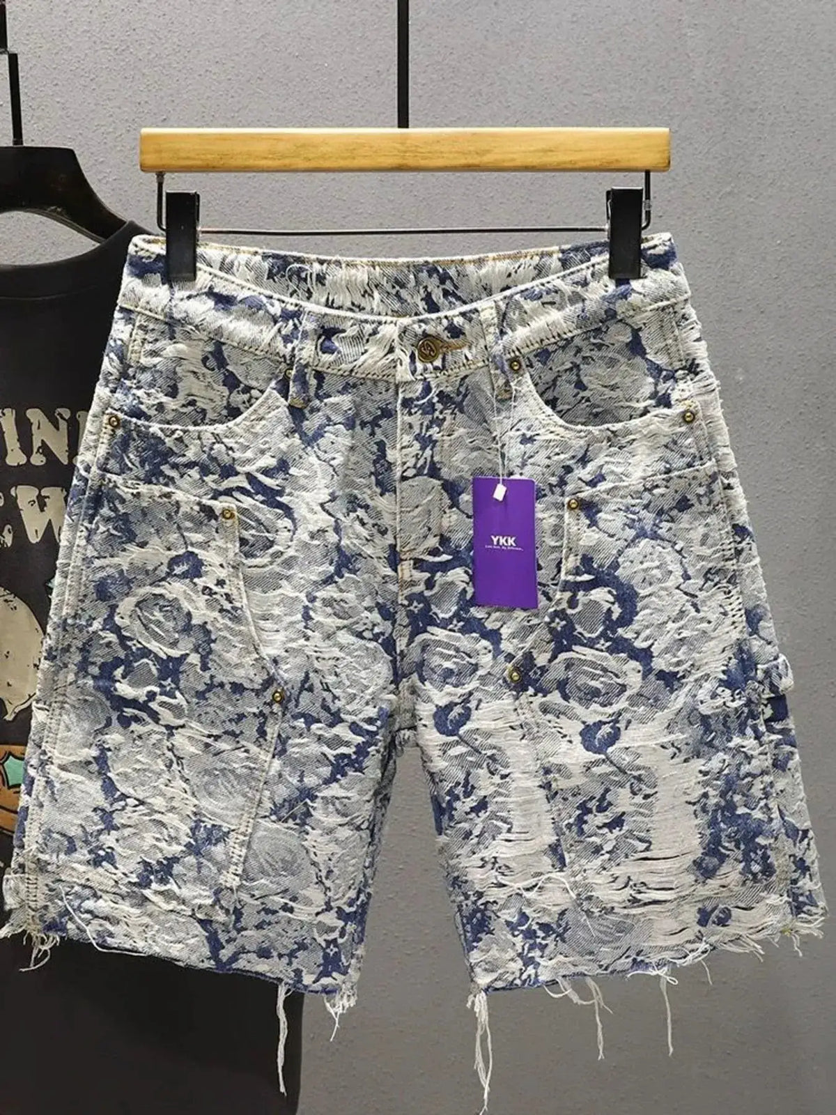 Men's frayed-hem denim shorts, relaxed fit, blue/white washed stretch cotton