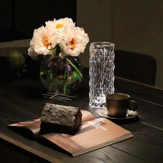 Proyector de luz LED de rosa con efecto de luz y sombra, lámpara de ambiente de cristal de diamante, luz nocturna con control táctil USB para decoración de mesita de noche.