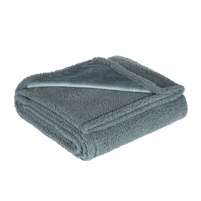 Waterproof blanket in gray fleece for cozy warmth and comfort