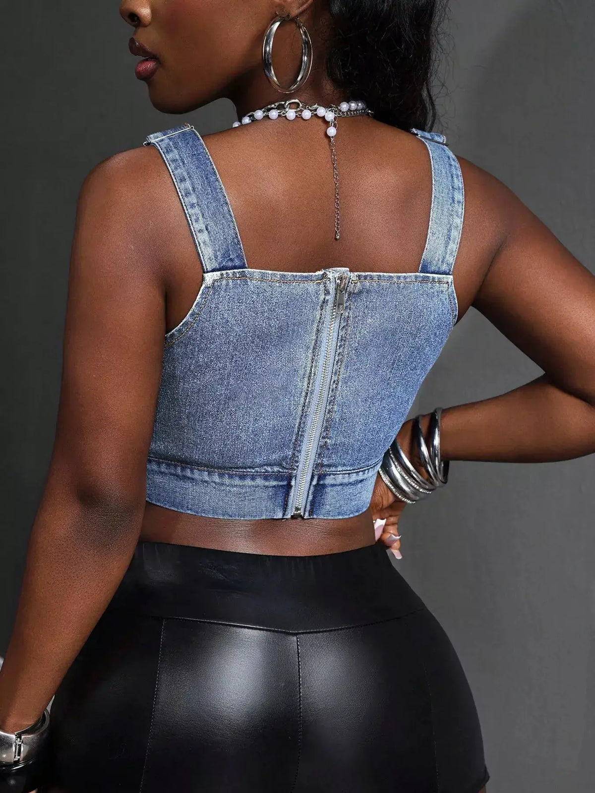 Adjustable-straps cropped denim top with zipper closure in light blue
