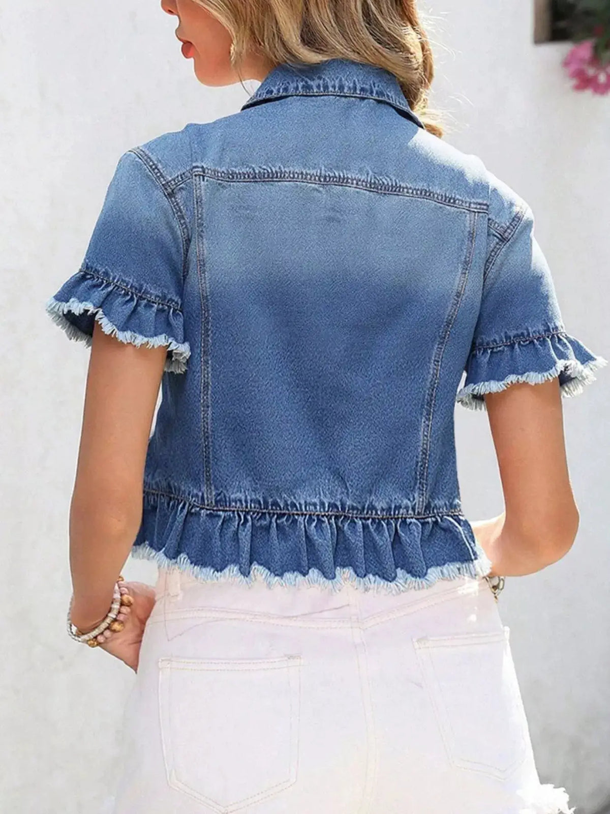 Denim jacket with ruffle hem and short sleeves, blue wash, button closure
