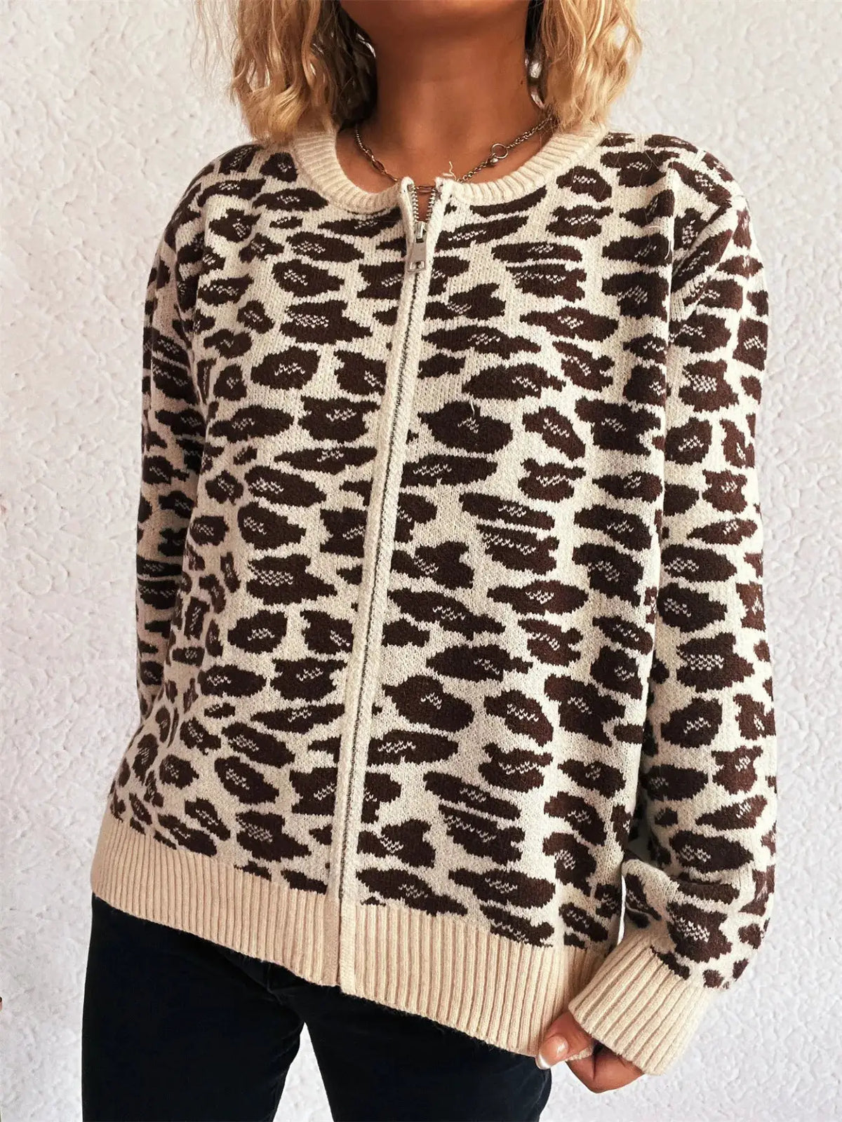 Zip-up long-sleeve cardigan in beige knit with brown leopard print by Trendsi.