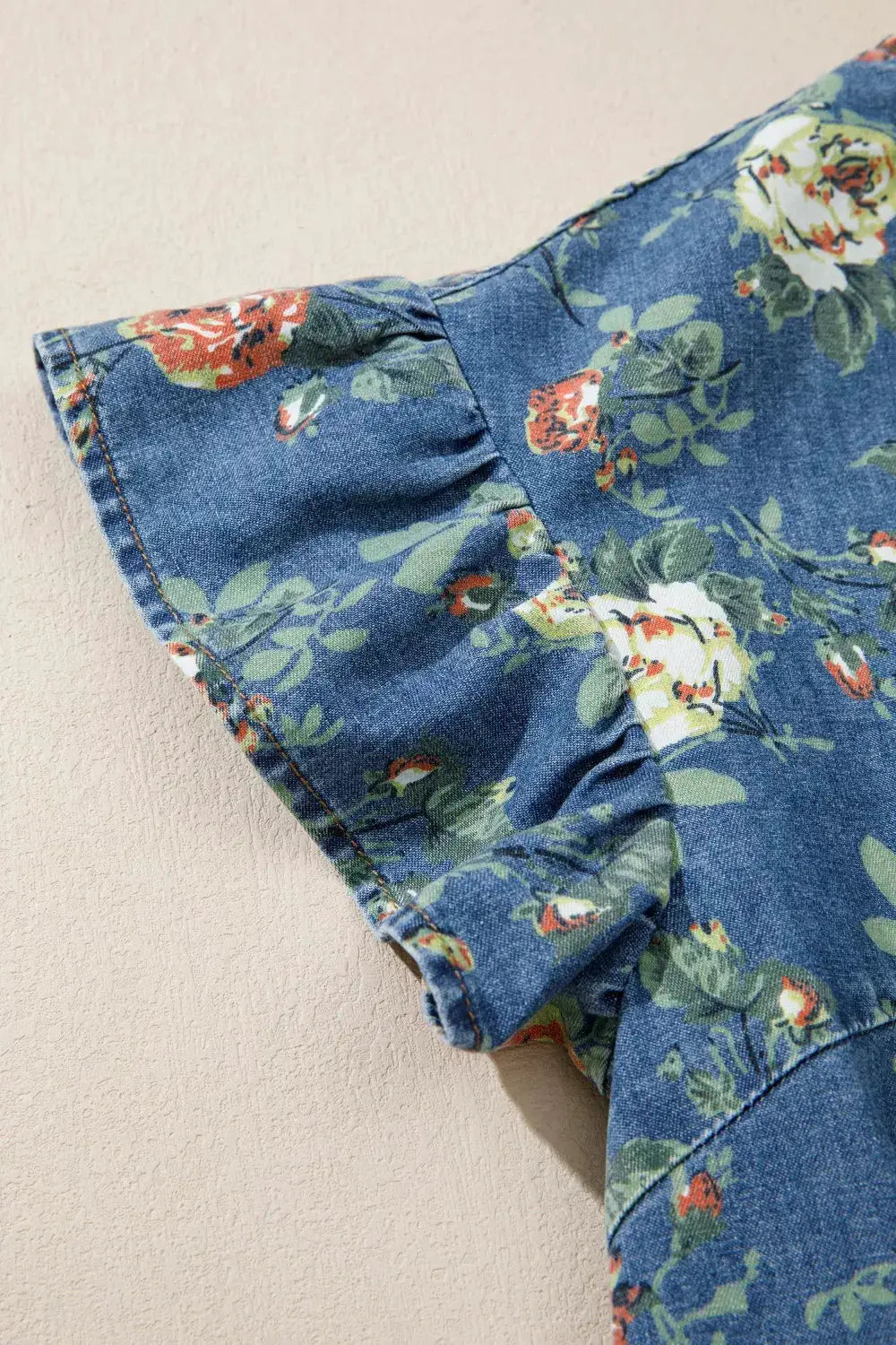 Ruffled short-sleeve floral denim top for women in blue denim