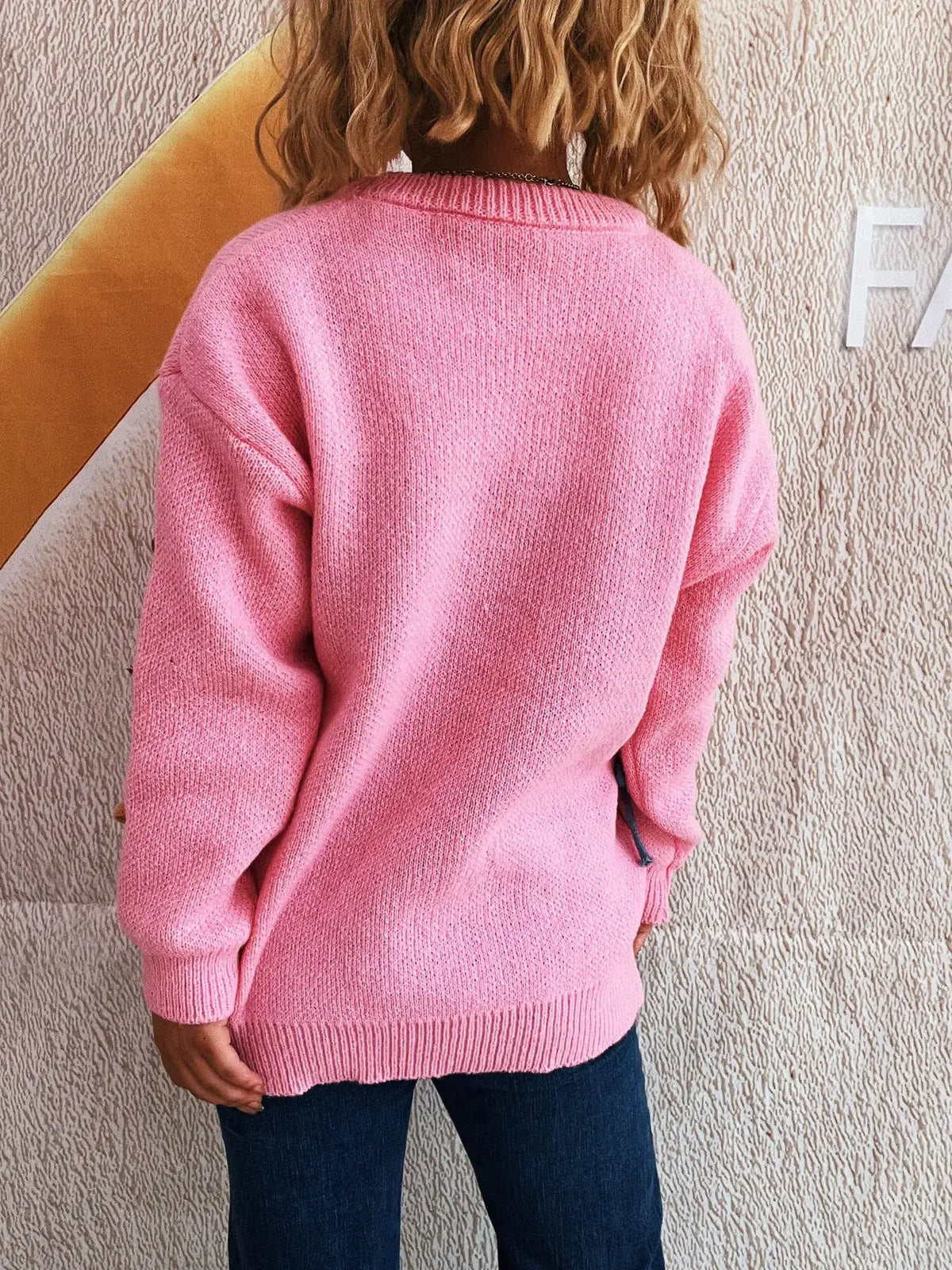 Vibrant bow-accent round-neck sweater for women, pink knit pullover