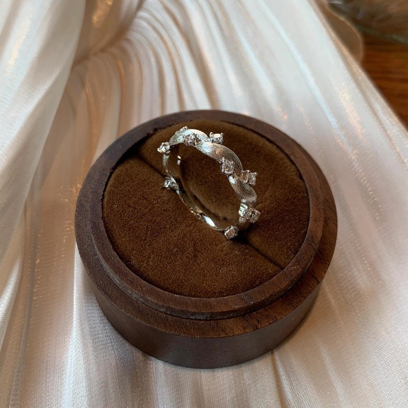 Bague Vigne Épineuse Brossée Incrustée de Strass, Série de Plantes de Style Chinois Ancien