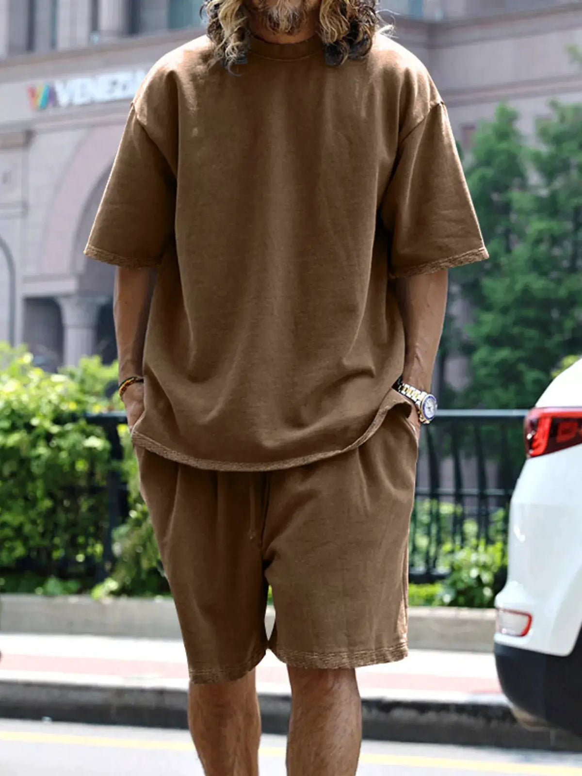 Men's full-size relaxed-fit T-shirt and shorts set with pockets in brown