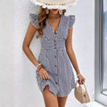 Robes chemise d'été à col en V, boutonnage simple et manches volantées pour femmes, avec élégante impression à rayures et coupe de plage