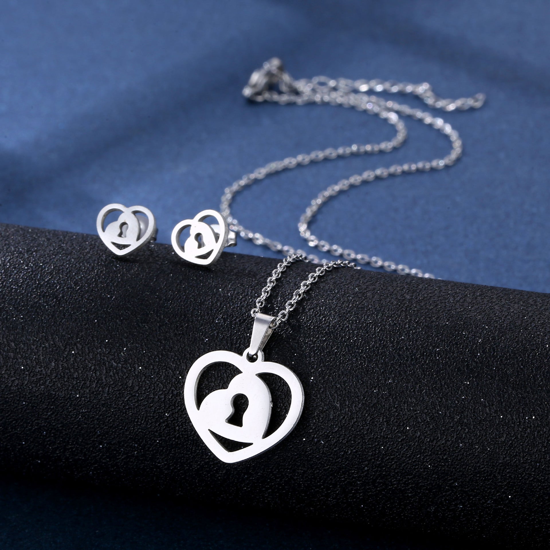Ensemble Collier et Puces d'Oreilles en Acier Inoxydable