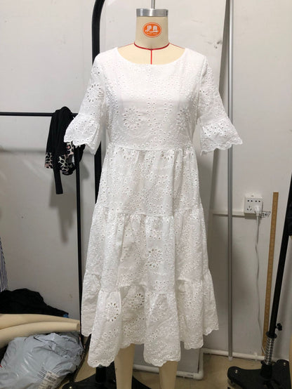 Robe décontractée pour femme à broderies, creusée, à manches courtes et col rond, avec volants aux manches et à la taille