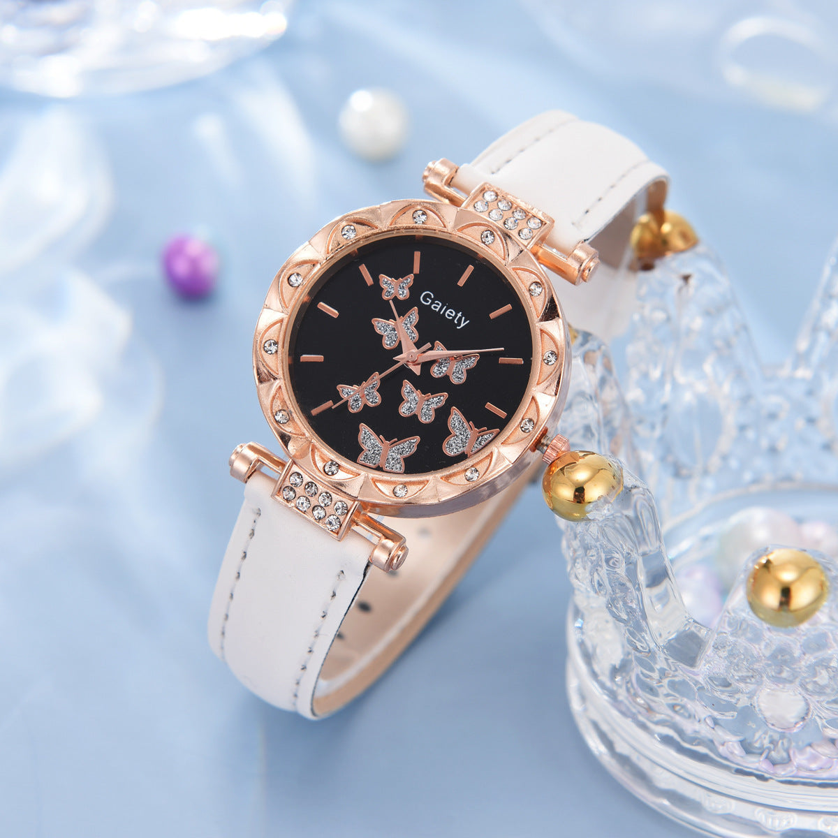 Montre à bracelet numérique simple papillon pour femmes