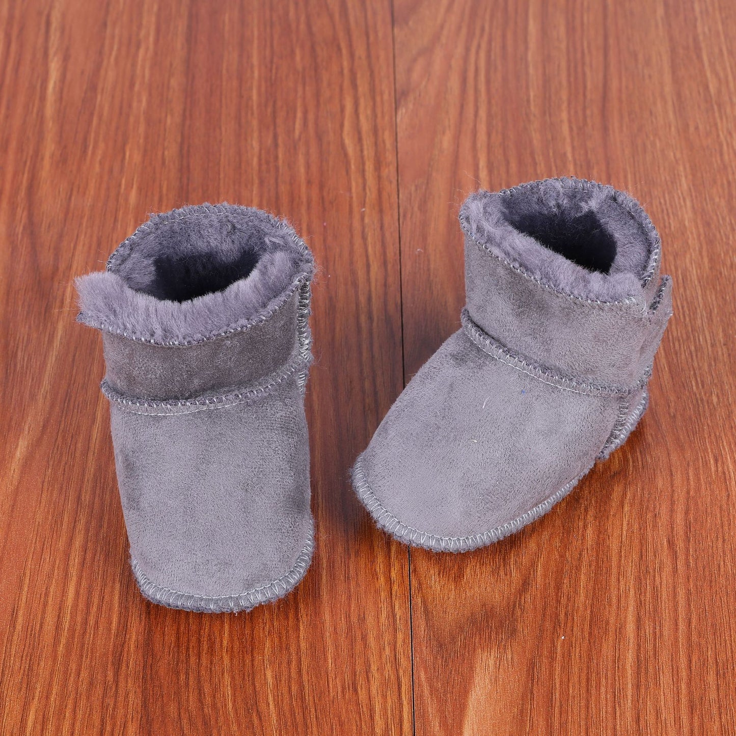 Nouvelles chaussures de bébé antidérapantes à fond souple et fourrure intégrée
