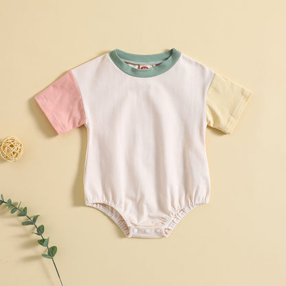 Barboteuse unie bébé à manches courtes avec coutures