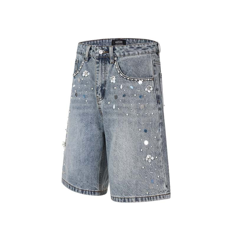 Short en jean lavé orné de perles fait à la main