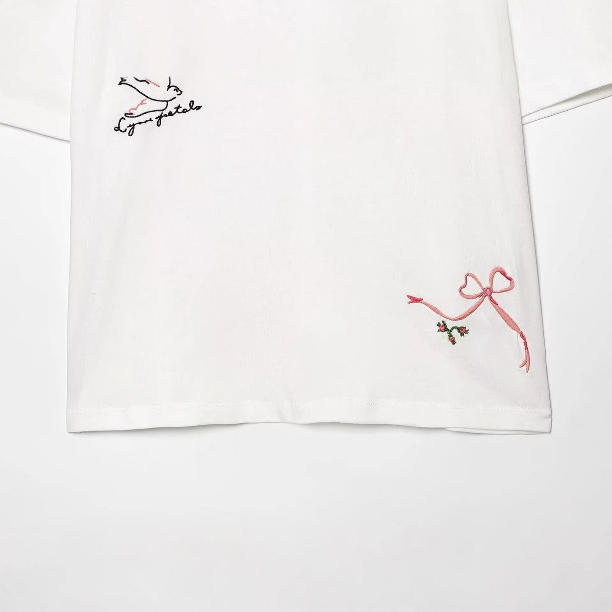 Casual and versatile embroidered flower T-shirt