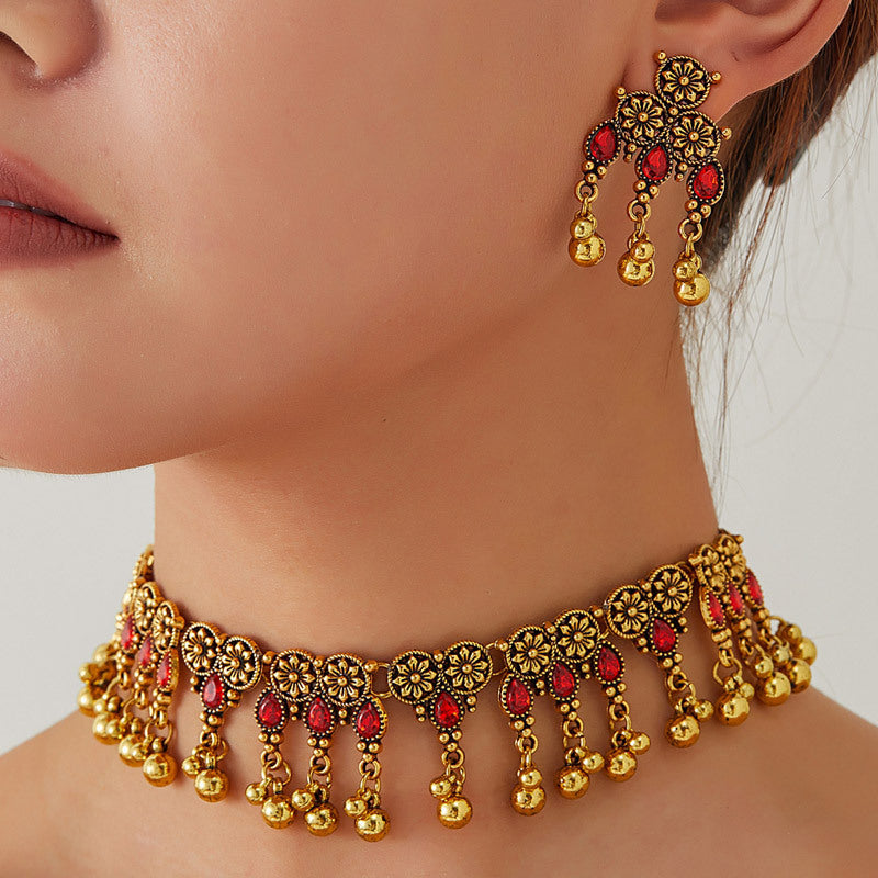 Parure collier et boucles d'oreilles vintage en or avec pierres précieuses