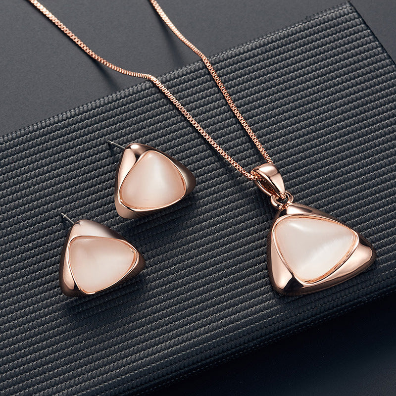 Parure collier et boucles d'oreilles œil-de-chat triangle géométrique