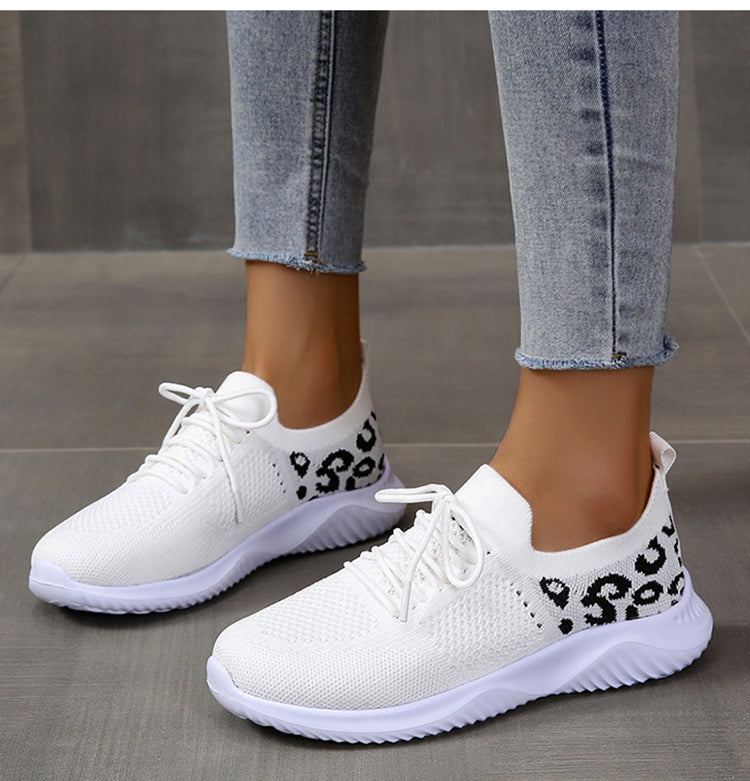 Zapatillas deportivas de mujer con cordones y estampado de leopardo blancas
