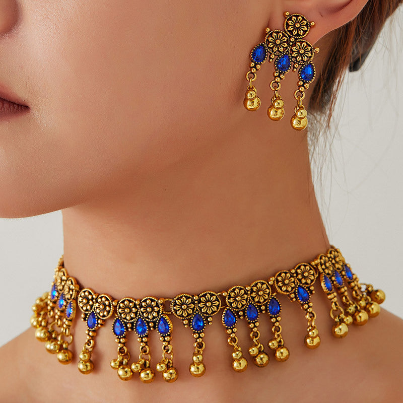 Parure collier et boucles d'oreilles vintage en or avec pierres précieuses