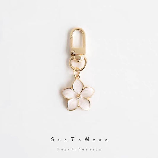 Porte-clés Fille Simple Cœur Fleur de Poire Pendentif de Sac d'École Japonais en Forme de Fleur