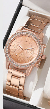 Reloj de cuarzo de tres ojos para mujer con incrustaciones de diamantes