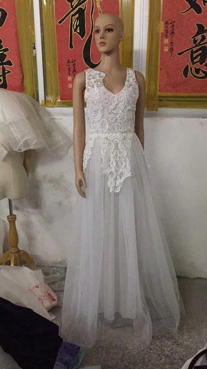 Robe de mariée sans manches à fleurs et dentelle pour femme