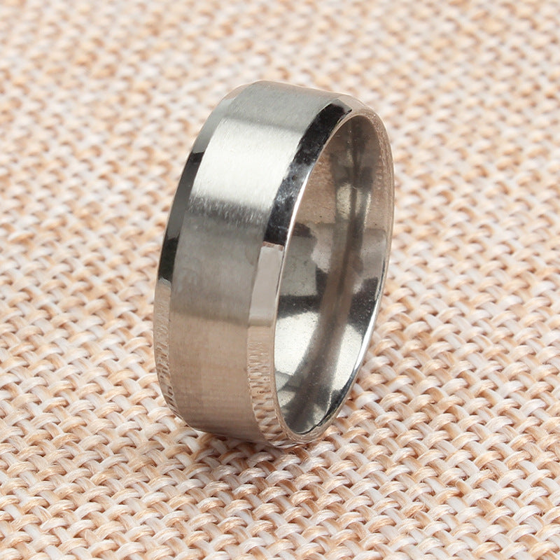 Bague biseautée large et dominante