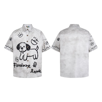 Perrito grafitero ensuciando camiseta vieja
