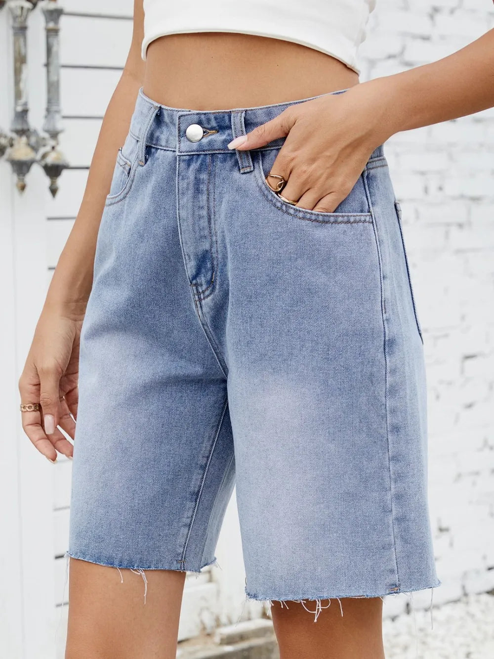Shorts vaqueros con bajo sin rematar lavados