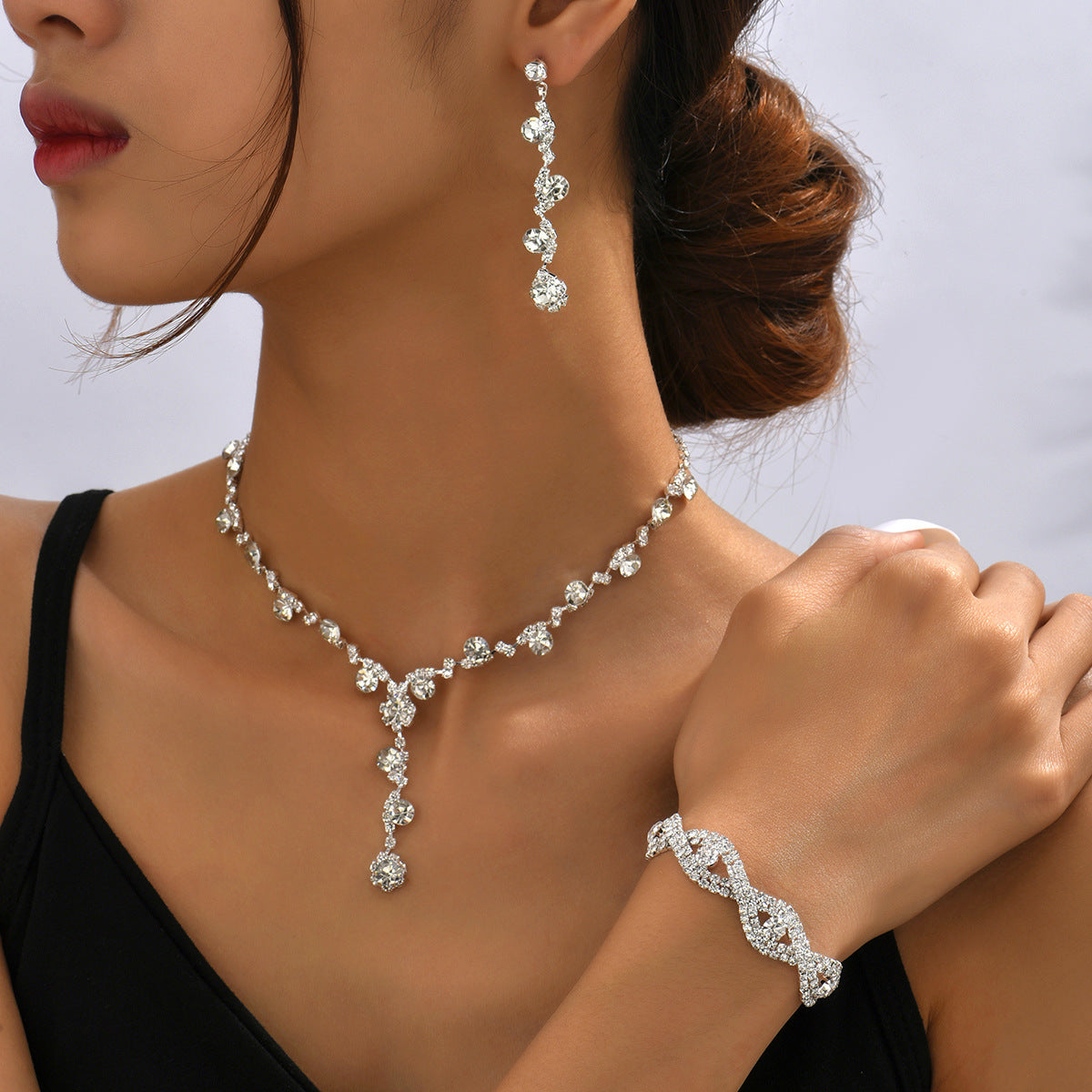Collier en cristal, boucles d'oreilles et bracelet tendance